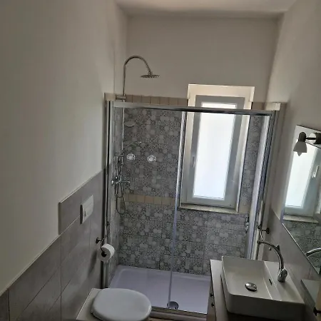 Nina's House 1 A 300 Metri Dal Mare Апартаменты *